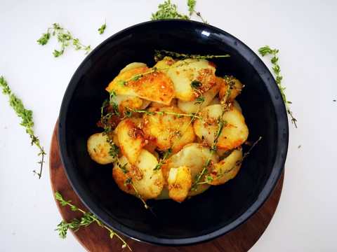 Pommes de terre de coriandre grillées avec recette de thym Recette Indienne Traditionnelle