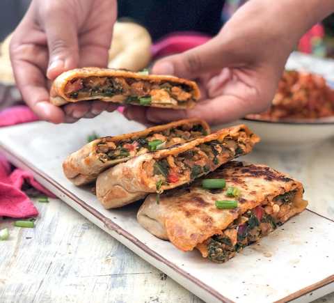 Poulet au poulet turc de la recette de gozleme – pain de poulet épinards en peluche Recette Indienne Traditionnelle