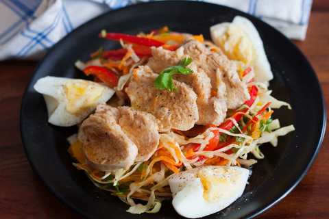 Poulet cuit à la vapeur avec recette de salade Recette Indienne Traditionnelle