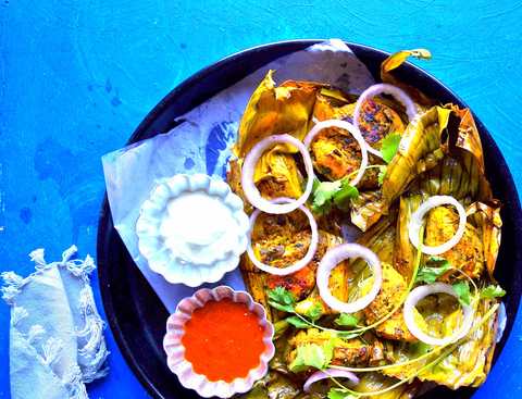 Poulet cuite dans la recette de feuilles de banane Recette Indienne Traditionnelle