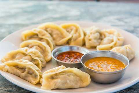 Poulet Momos Recette – Dumplings de poulet cuits à la vapeur Recette Indienne Traditionnelle