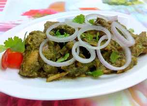 Poulet dans la recette de sauce feuilles de curry Recette Indienne Traditionnelle