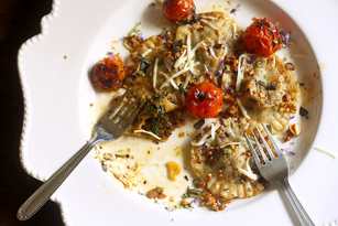 Ravioli peluche de champignon avec recette de sauce au beurre de beurre brûlé Recette Indienne Traditionnelle