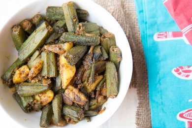 Recette Aloo Bhindi aromatisée à la moutarde et aux graines de pavot Recette Indienne Traditionnelle