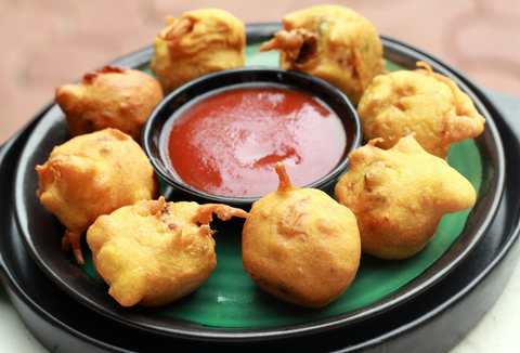 Recette Aloo Bonda (snack frit avec remplissage de pommes de terre) Recette Indienne Traditionnelle