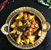 Recette de Aloo Gobi Sabzi – Curry sèche de la pomme de terre et du chou-fleur Recette Indienne Traditionnelle