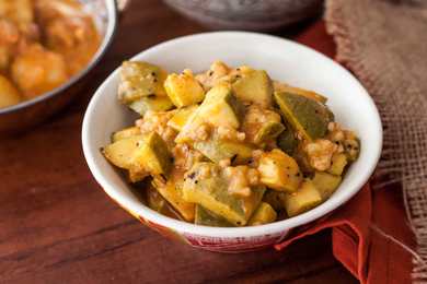 Recette d’Amarod Curry (recette de curry de guava sec en acier parsi) Recette Indienne Traditionnelle