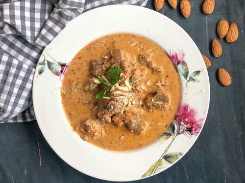 Recette de Badam Nu Gosht - Parsi Style Mutton dans la sauce aux amandes Recette Indienne Traditionnelle