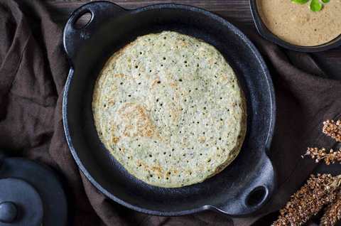 Recette de Bajra & Dal Cheala (recette de crêpe PEARL et de lentille épicé) Recette Indienne Traditionnelle