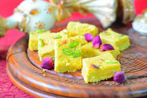 Recette de barfi de safran de cacahuète Recette Indienne Traditionnelle