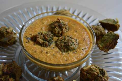 Recette de brocoli Pakora Masala - Brocoli dans la sauce au yogourt épicé Recette Indienne Traditionnelle