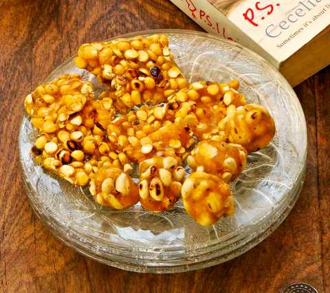 Recette de chikki de cacahuète et frit grammes rôties Recette Indienne Traditionnelle