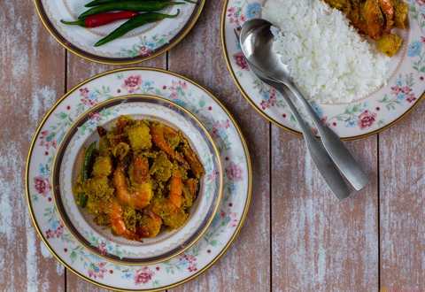 Recette de chingri Posto de style Bengali (crevettes cuites à la sauce de pavot) Recette Indienne Traditionnelle
