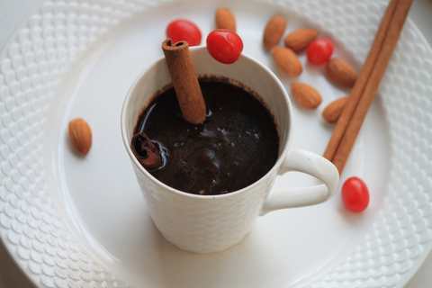 Recette de chocolat chaud épicé - Boisson parfaite pour une journée de pluie ou des hivers Recette Indienne Traditionnelle