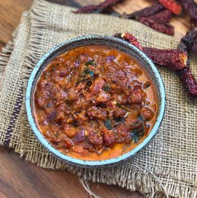 Recette de chutney de tomate épicée de madurai – Thakkali Vengayam Chutney Recette Indienne Traditionnelle