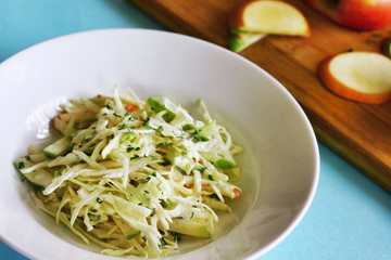 Recette de la coleslaw de poire et de pomme Recette Indienne Traditionnelle