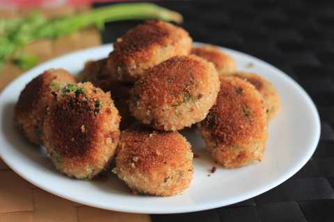 Recette de côtelettes de poha des légumes en bonne santé - Patty de riz battue végétal Recette Indienne Traditionnelle