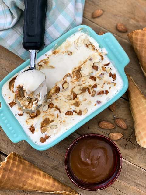 Recette de crème glacée salée caramel avec amandes rôties salées Recette Indienne Traditionnelle