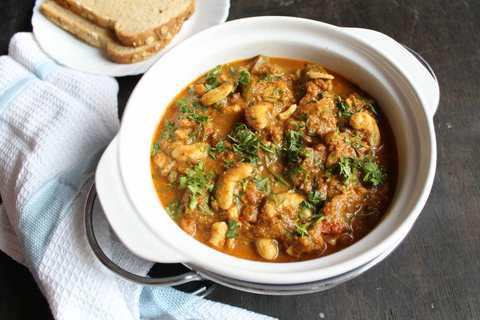 Recette de curry de Goan Kaju (curry épicé de noix de cajou) Recette Indienne Traditionnelle