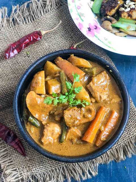 Recette de curry de massaman de poulet thaïlandais Recette Indienne Traditionnelle