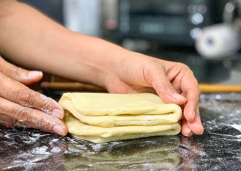 Recette de feuille de pâte feuilletée rapide rapide | Parfait pour les bouffées, tartes et tartes. Recette Indienne Traditionnelle