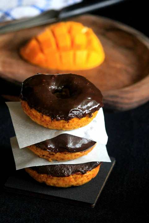 Recette de gâteau de beignet de mangue avec glaçure au chocolat Recette Indienne Traditionnelle