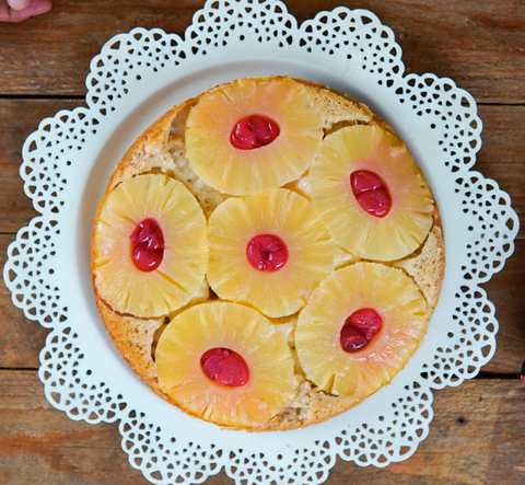 Recette de gâteau à l'envers d'ananas classique Recette Indienne Traditionnelle