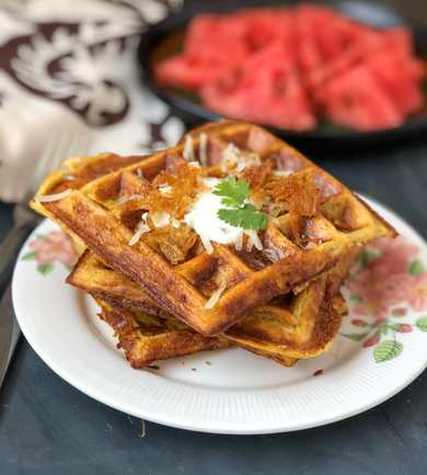 Recette de gaufres brun de la pomme de terre douce épicée Recette Indienne Traditionnelle