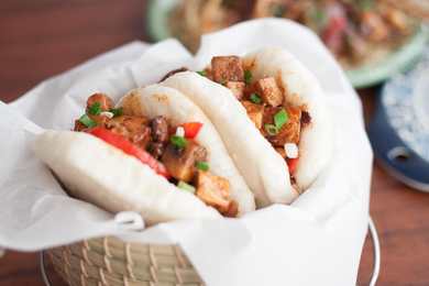 Recette de Gua Bao de style taïwanais - pains à la vapeur Bao avec recette de champignons sucré et épicé et de tofu Recette Indienne Traditionnelle