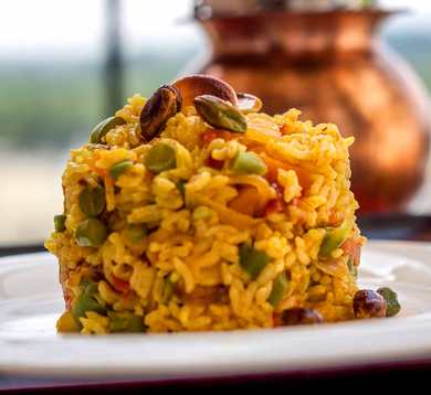 Recette de Gujarati Badshahi Pulao – Une riche préparation de riz, de légumes, de noix et d’épices Recette Indienne Traditionnelle