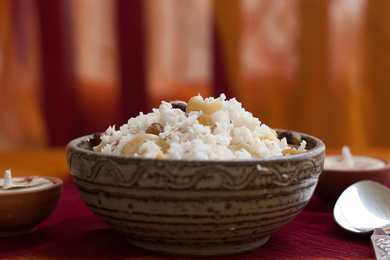 Recette de Gujarati Biraj – Riz lentille doux parfumé au safran avec fruits secs et noix de coco Recette Indienne Traditionnelle