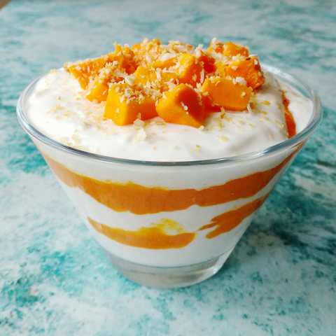 Recette imbécile de la coco de la mangue et du yogourt – Pudding de yogourt de mangourne sain Recette Indienne Traditionnelle
