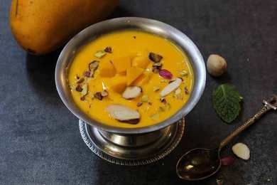 Recette de mangue PHIRNI – Recette de pudding de riz de la mangue Recette Indienne Traditionnelle