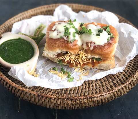 Recette de masala PAV avec du fromage Recette Indienne Traditionnelle