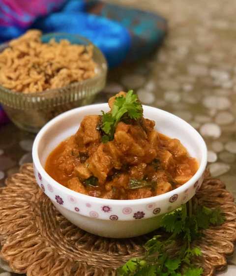 Recette de masala de Suran Kebab - Yam dans la sauce d'oignon de tomates Recette Indienne Traditionnelle