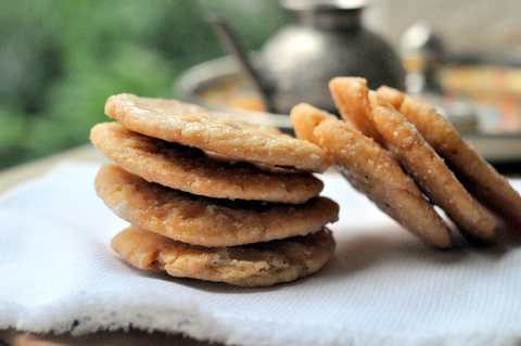 Recette Mathri Mathri (fritters frites croustillantes) Recette Indienne Traditionnelle