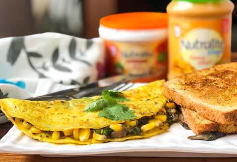 Recette d’omelette farcie avec champignon à l’ail au fromage et maïs Recette Indienne Traditionnelle