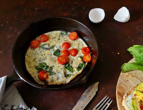 Recette d’omelette de tomates de basilic et de cerise Recette Indienne Traditionnelle
