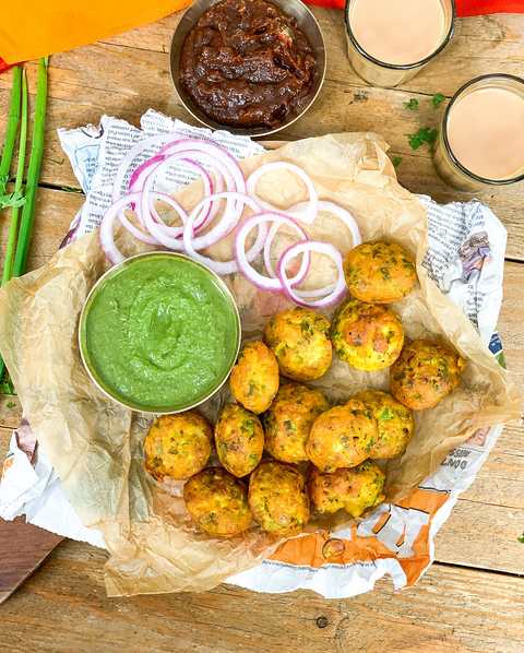 Recette de Pakora à l’oignon de printemps – Fabriqué dans Paniyaram Kuzhi Pan Recette Indienne Traditionnelle