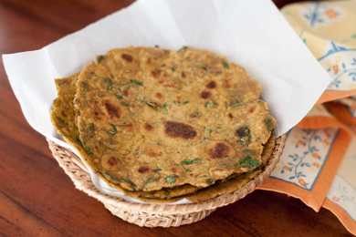 Recette de Palak Makki Ki Roti – Recette plate pile plate de maïs épicé d’épinards) Recette Indienne Traditionnelle