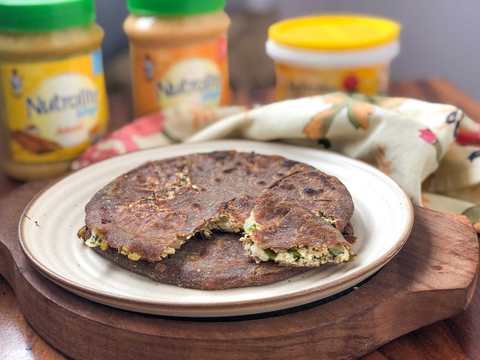 Recette de Paneer en peluche Ragi Paratha - Petit déjeuner élevé en protéines Recette Indienne Traditionnelle