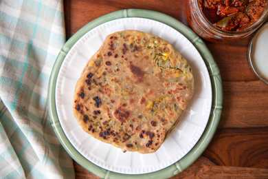 Recette de la paratha de makai farcie (pain plat en peluche de maïs et coriandre) Recette Indienne Traditionnelle