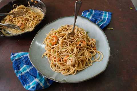 Recette de pâtes à la linguine à la crevette à l'ail Recette Indienne Traditionnelle