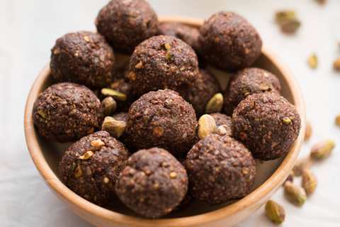 Recette de piqûres de pistache de noix de coco au chocolat (paléo et végétalien) Recette Indienne Traditionnelle