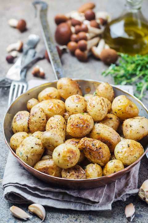 Recette de pommes de terre bébé rôties Recette Indienne Traditionnelle