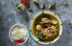 Recette de poulet au poulet au citron – Poulet avec Gandharaja Citron et Vert Chili Recette Indienne Traditionnelle