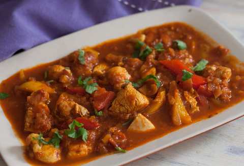 Recette de poulet Jalfrezi – Poivrons de poulet et de cloche à la sauce à la tomate Recette Indienne Traditionnelle