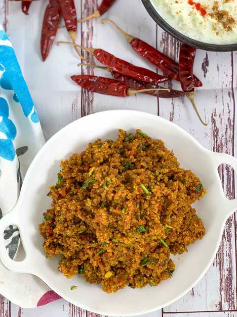 Recette de quinoa de tomate – avec une torsion sud indienne Recette Indienne Traditionnelle