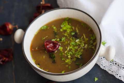 Recette rôtie du poivron rasoir Rasam Recette Indienne Traditionnelle