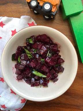 Recette de sabzi de Beetroot portiyal pour bébés et tout-petits sur 10 mois Recette Indienne Traditionnelle